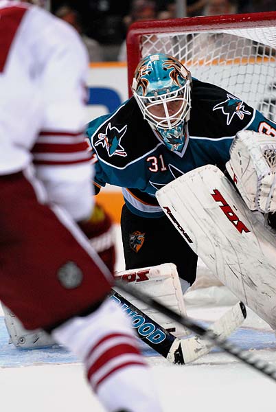San Jose Sharks signed Finnish goaltender Antti Niemi to a 4 year $15.2 million contract extension on Tuesday