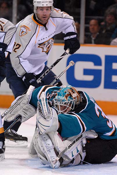 San Jose Sharks goaltender Antti Niemi stretch glove save Nashville Predators