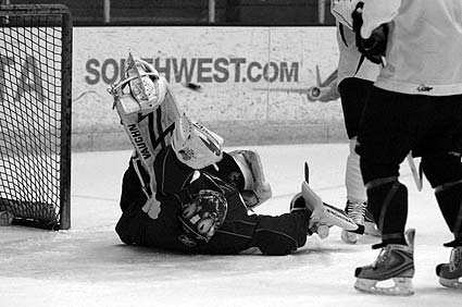 San Jose Sharks goaltender Evgeni Nabokov pad save at Captains Ice practice preseason