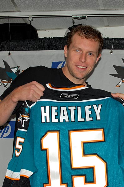 Dany Heatley dons a #15 jersey for the San Jose Sharks