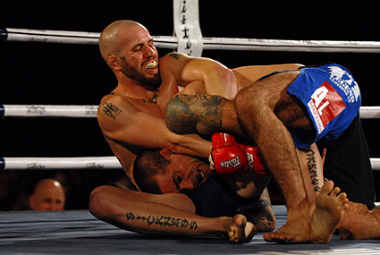 War of the Heroes Muaythai MMA Fairtex Xfight Ales Crispim bjj Pure Combat bantamweight champion Chris David