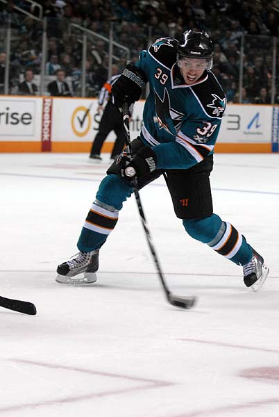 San Jose Sharks rookie center Logan Couture leads the 2010-11 NHL Calder Trophy race